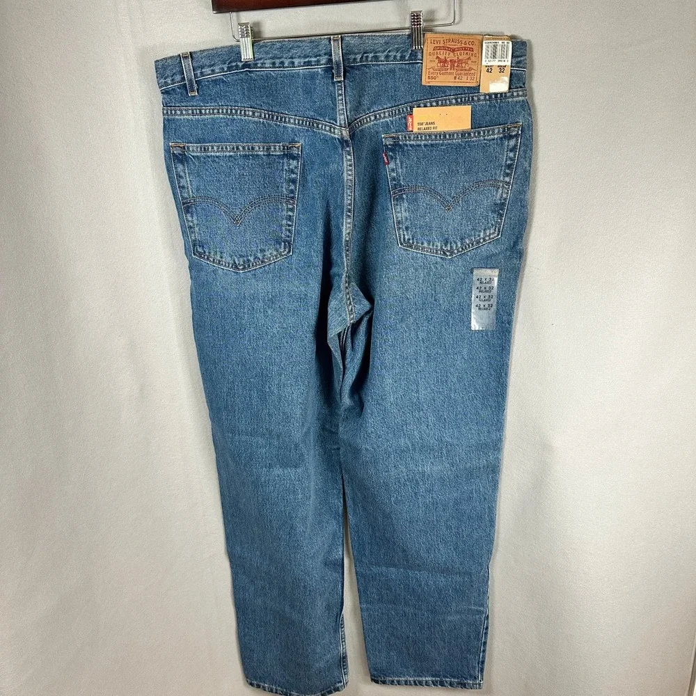 NWT Levi's 550 Jeans Mens 42x32 Blue Relaxed Fit Medium Wash Denim Red Tab